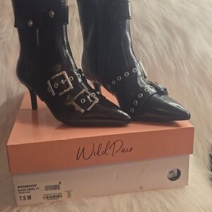 Wild pair new black ankle boots